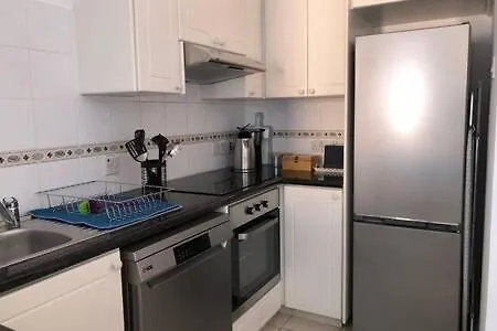 Apartment Limnaria - Luxurious, Spacious 3 Bed With Pool Views Paphos